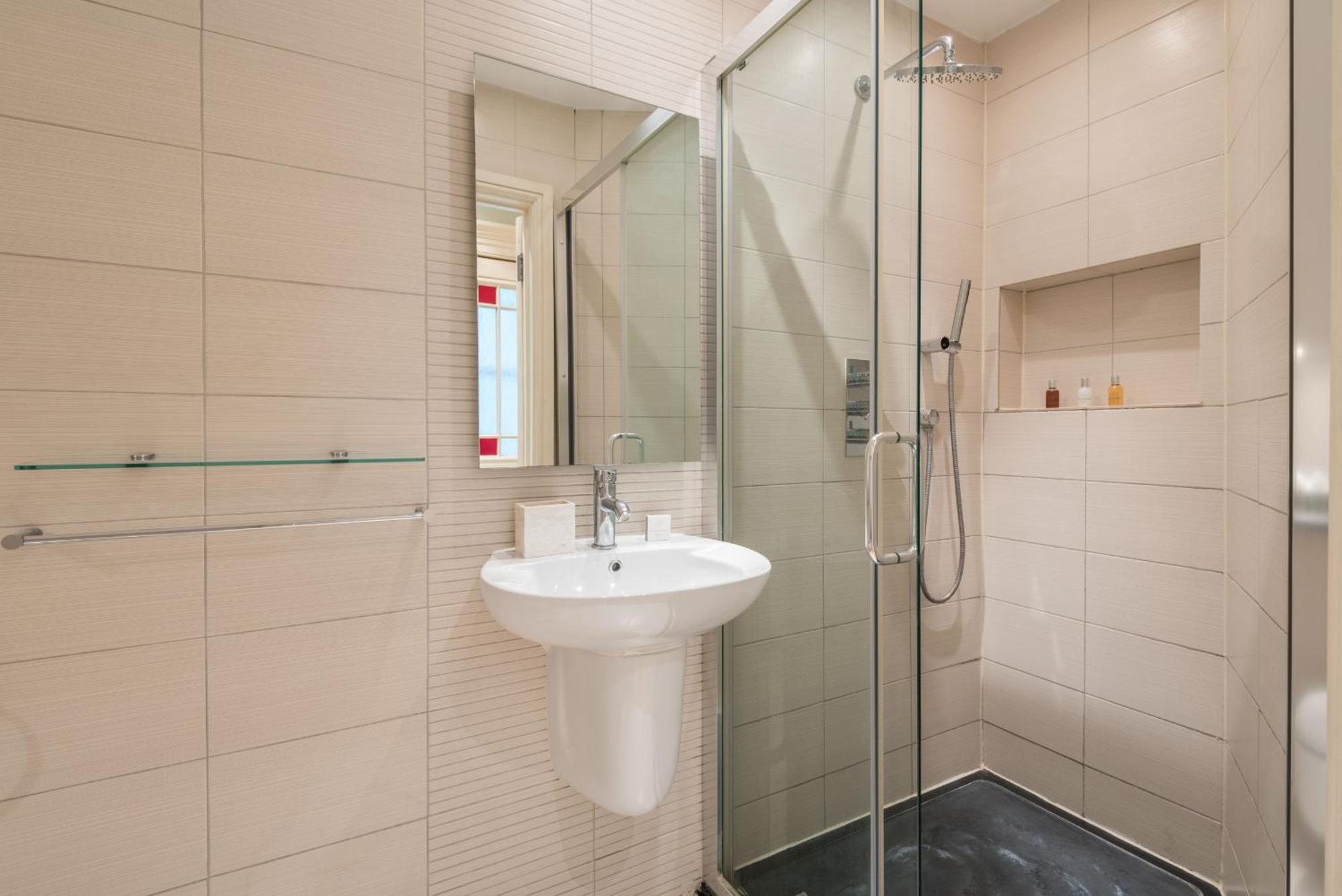 Lovely Chelsea Home Near The Thames By Underthedoormat London Eksteriør billede