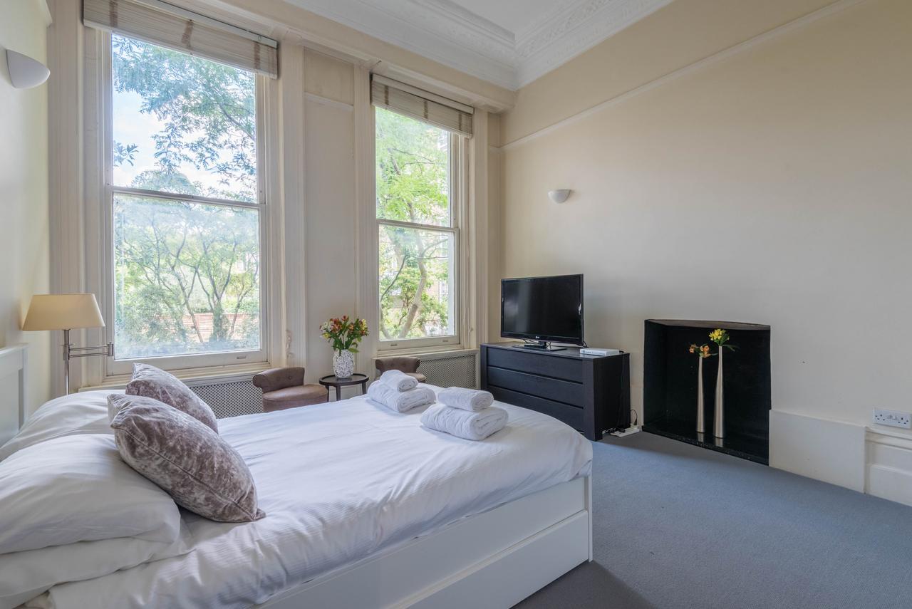 Lovely Chelsea Home Near The Thames By Underthedoormat London Eksteriør billede