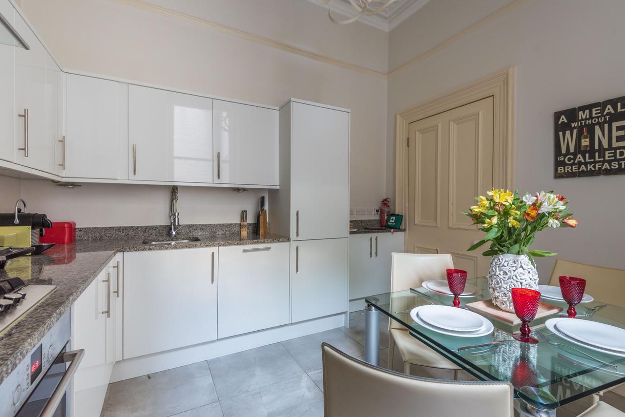 Lovely Chelsea Home Near The Thames By Underthedoormat London Eksteriør billede