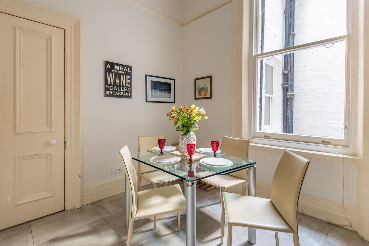Lovely Chelsea Home Near The Thames By Underthedoormat London Eksteriør billede