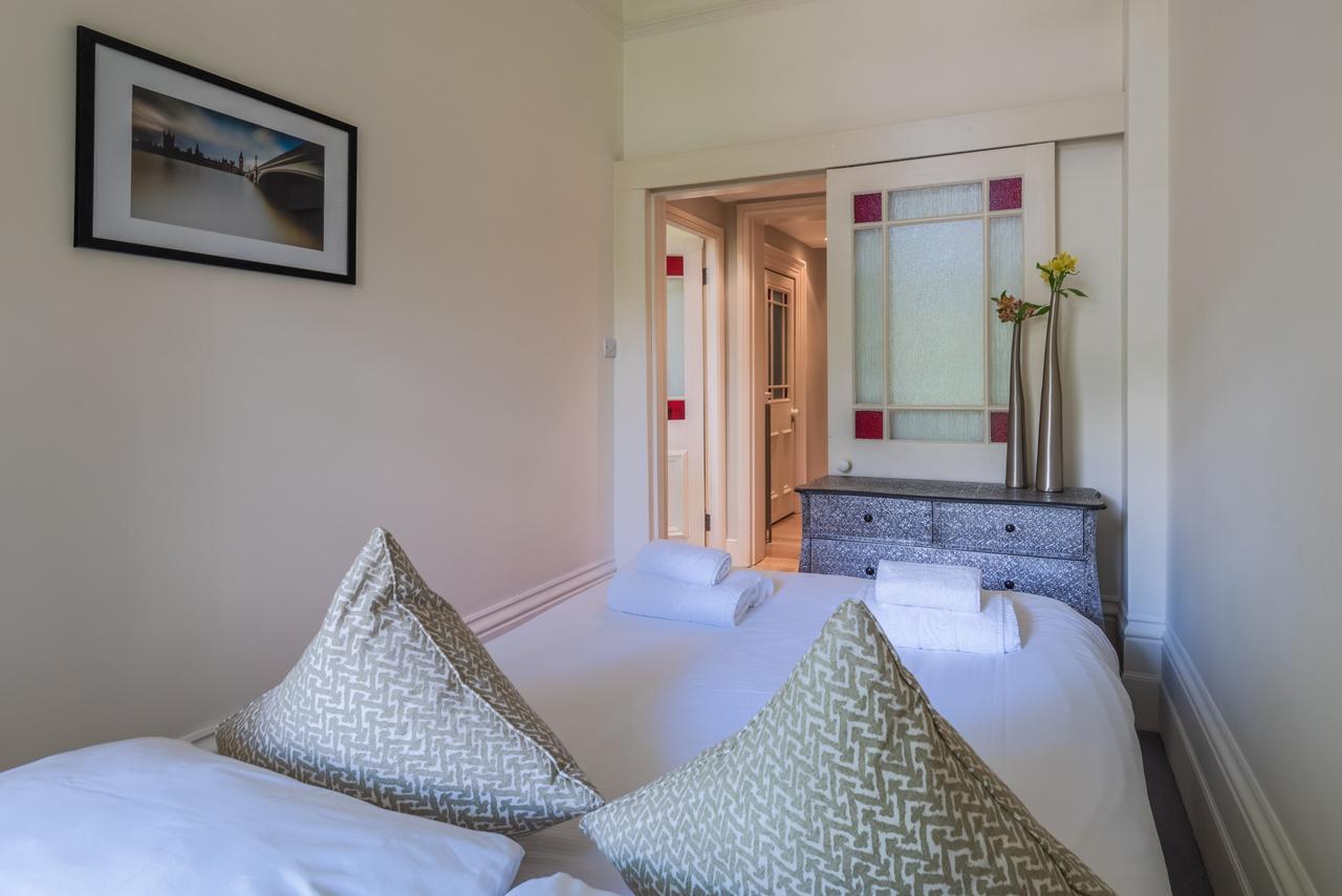 Lovely Chelsea Home Near The Thames By Underthedoormat London Eksteriør billede