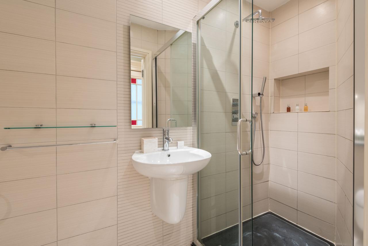 Lovely Chelsea Home Near The Thames By Underthedoormat London Eksteriør billede