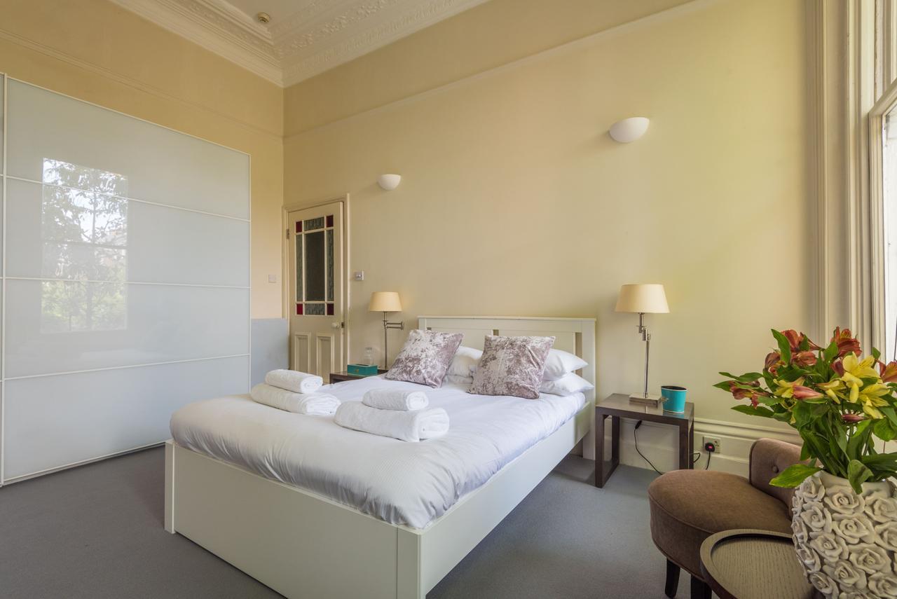 Lovely Chelsea Home Near The Thames By Underthedoormat London Eksteriør billede