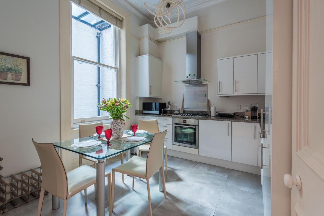 Lovely Chelsea Home Near The Thames By Underthedoormat London Eksteriør billede