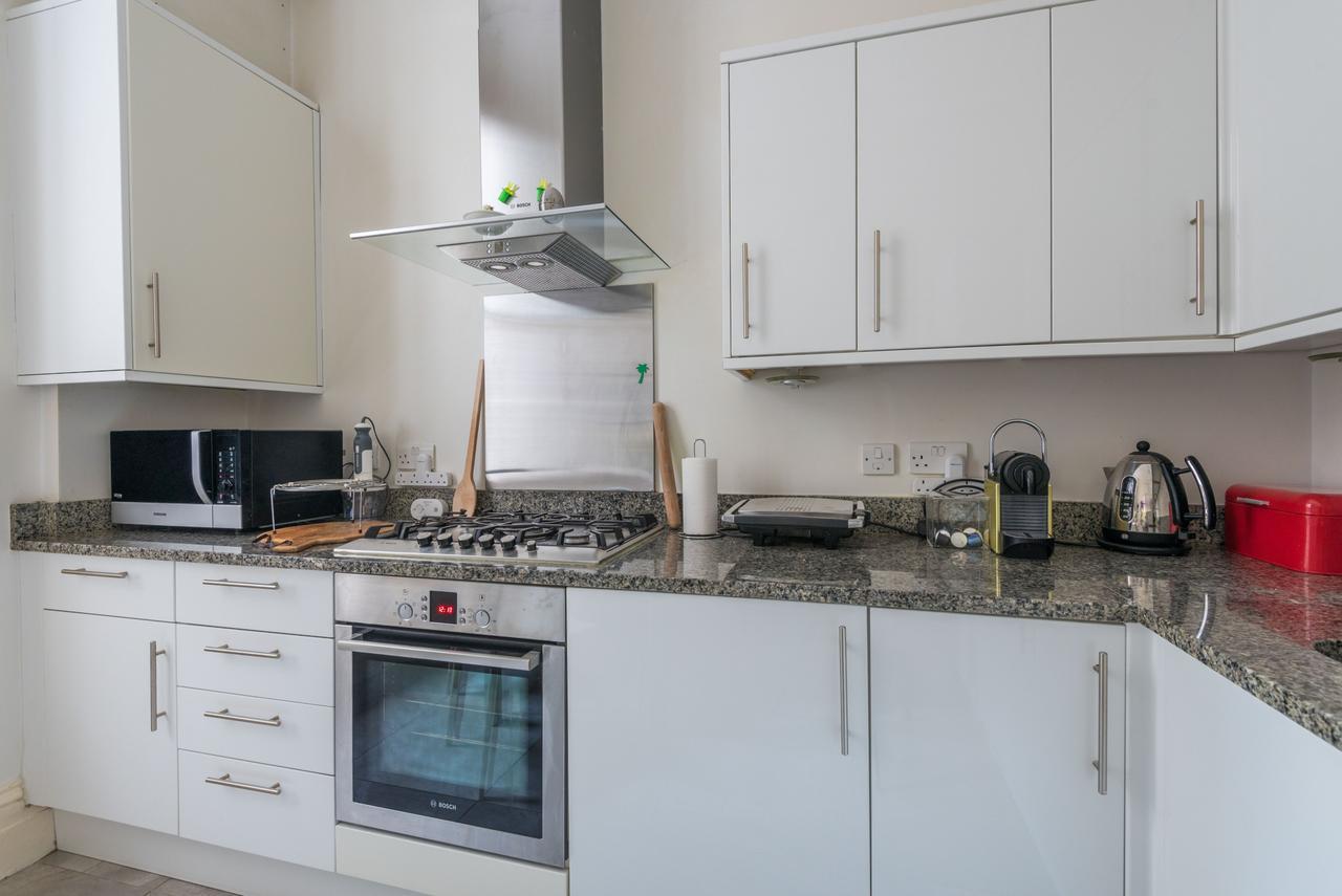 Lovely Chelsea Home Near The Thames By Underthedoormat London Eksteriør billede